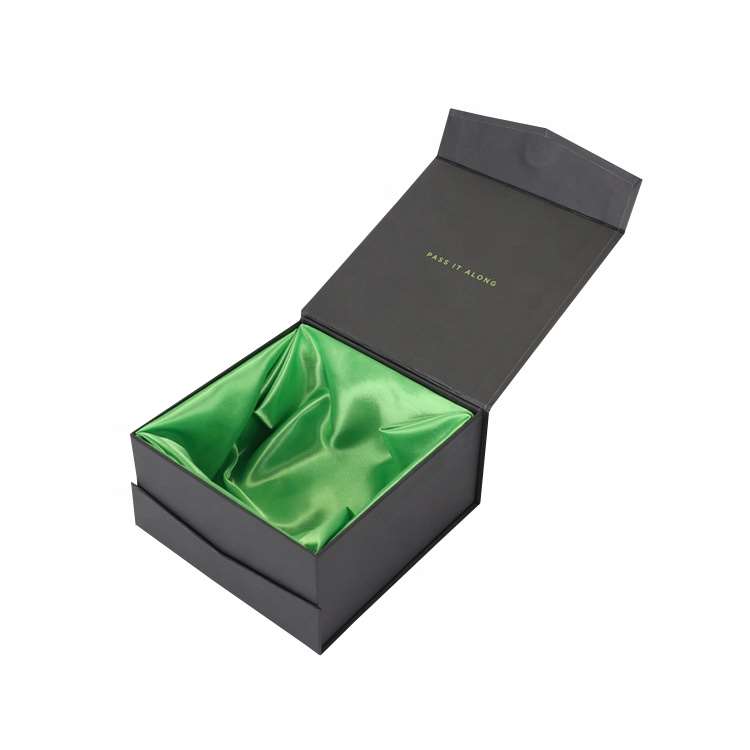 Custom jewelry ring packaging boxes with satin insert